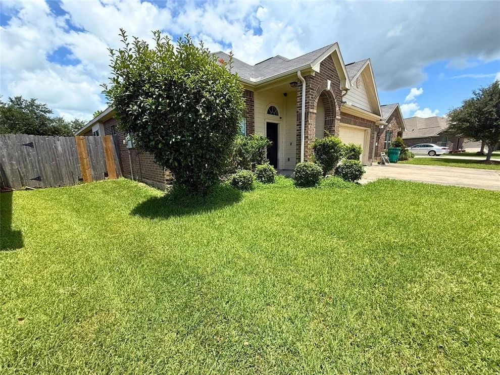 Unit for sale at 810 Sand Crab Lane, La Marque, TX 77568