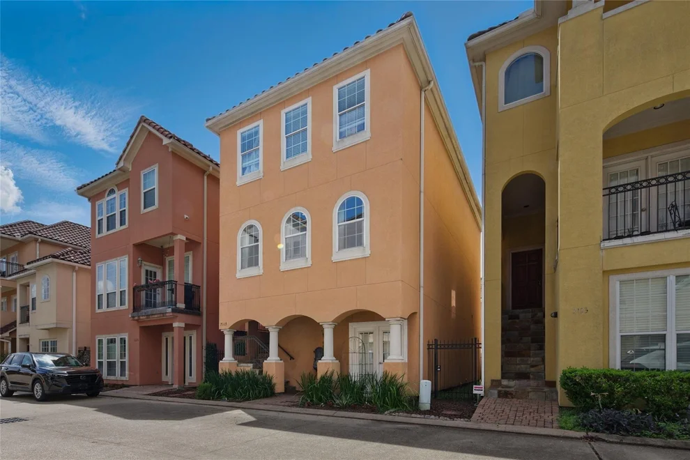 Unit for sale at 7119 Laguna Villas, Houston, TX 77036