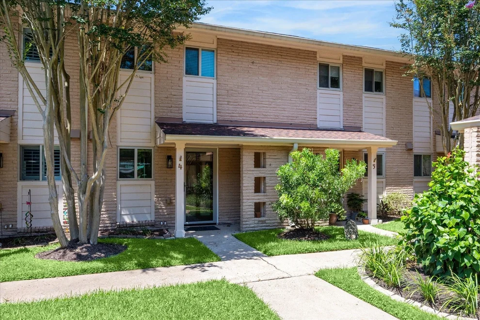 Unit for sale at 2330 Lakewood Yacht Club Drive, Seabrook, TX 77586