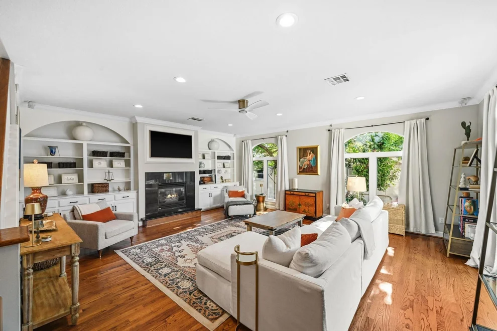 Unit for sale at 404 W Saulnier Street, Houston, TX 77019