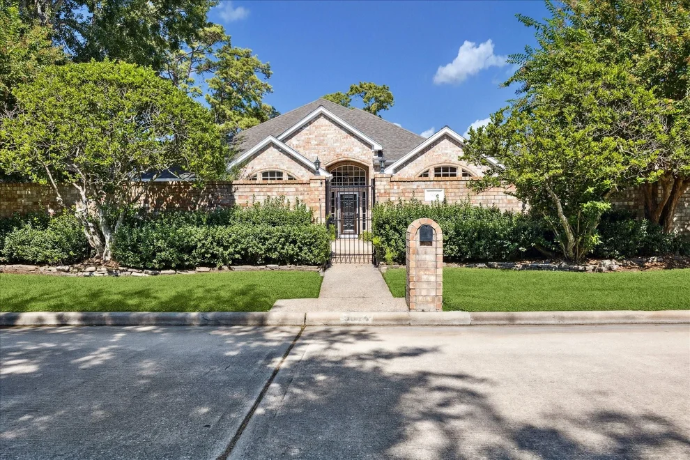 Unit for sale at 5014 Huntwick Parc Court, Houston, TX 77069
