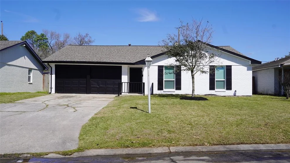 Unit for sale at 302 Grantham Road, Baytown, TX 77521
