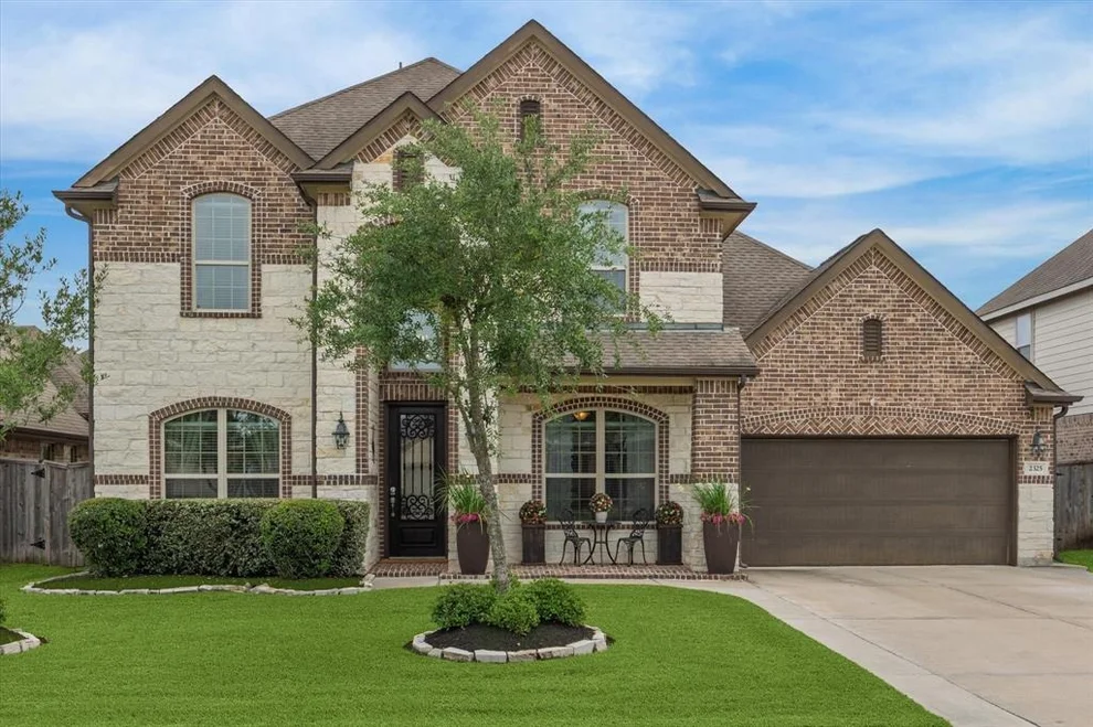 Unit for sale at 2325 Vineyard Terrace Lane, League City, TX 77573
