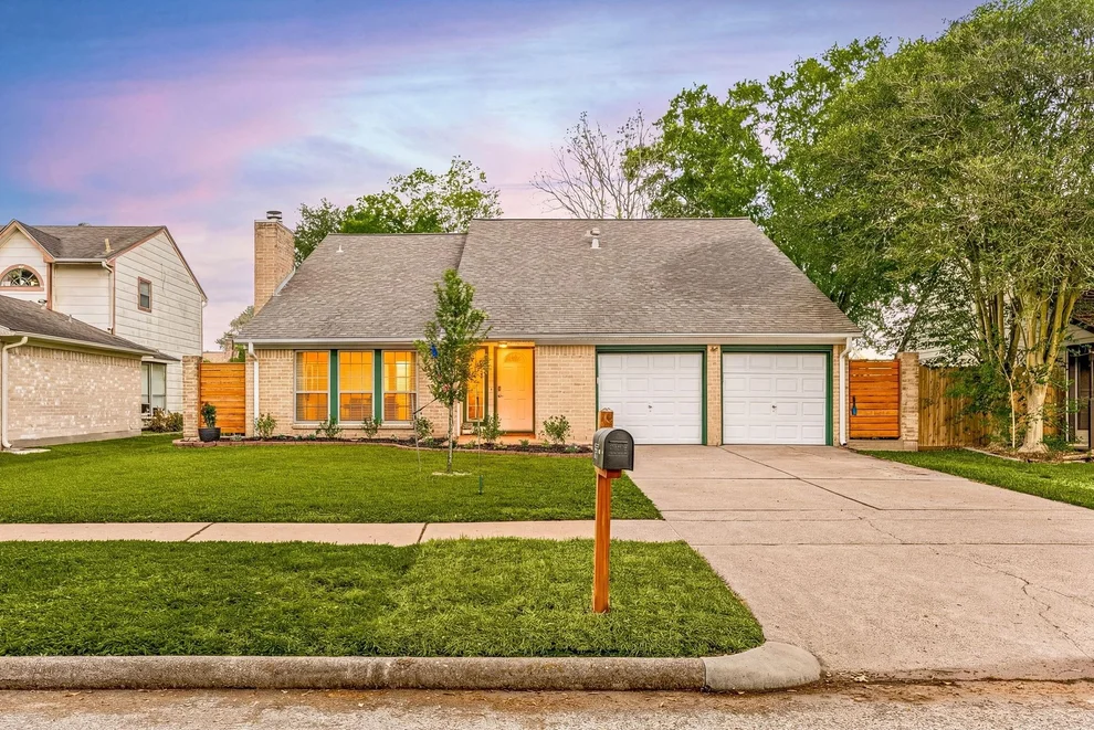 Unit for sale at 505 Lochnell Drive, Houston, TX 77062