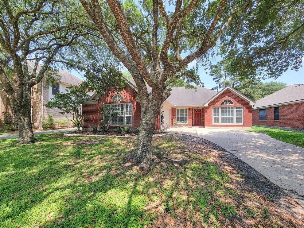 Unit for sale at 2930 Meadow Brook Drive, League City, TX 77573