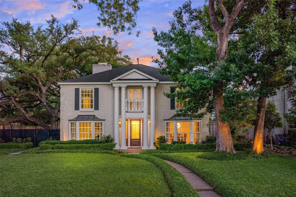 Unit for sale at 2105 Del Monte Drive, Houston, TX 77019