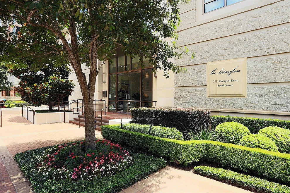 Unit for sale at 2211 Briarglen Drive, Houston, TX 77027