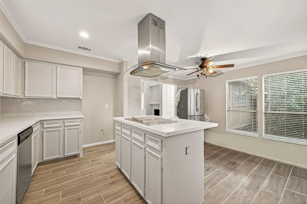 Unit for sale at 5451 Oakhaven Lane, Houston, TX 77091