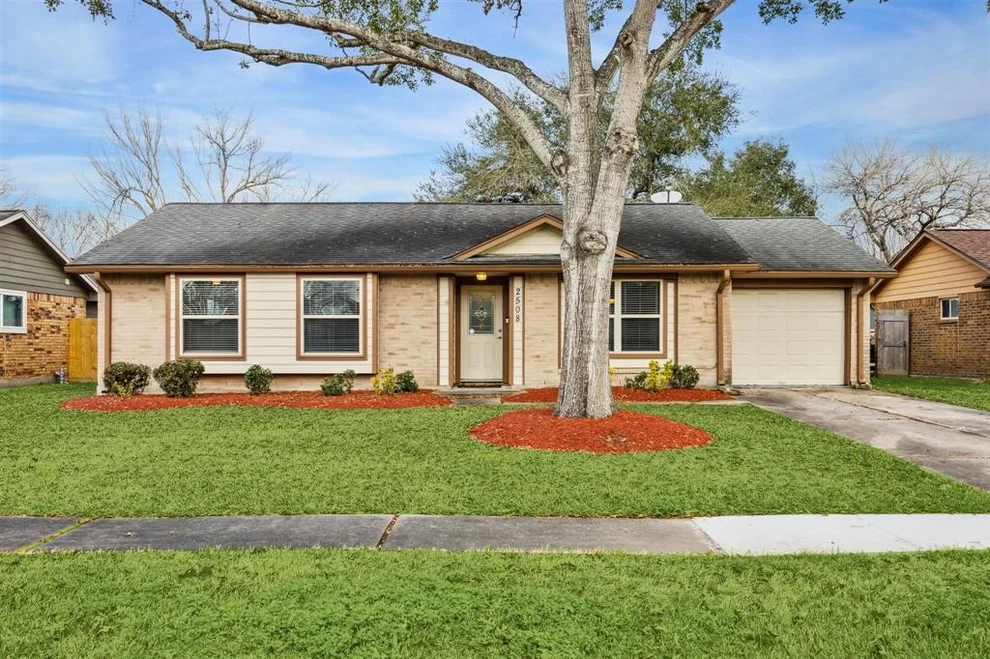 Unit for sale at 2508 Drummer Drive, League City, TX 77573