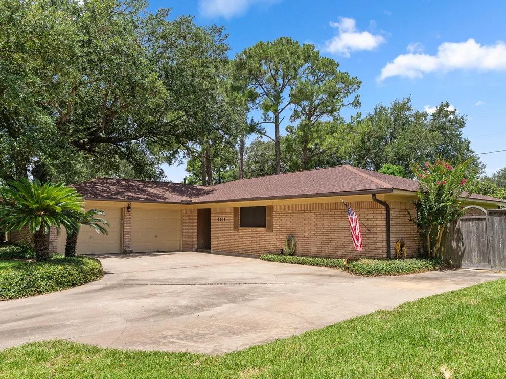 Unit for sale at 2917 Encino Avenue, Bay City, TX 77414
