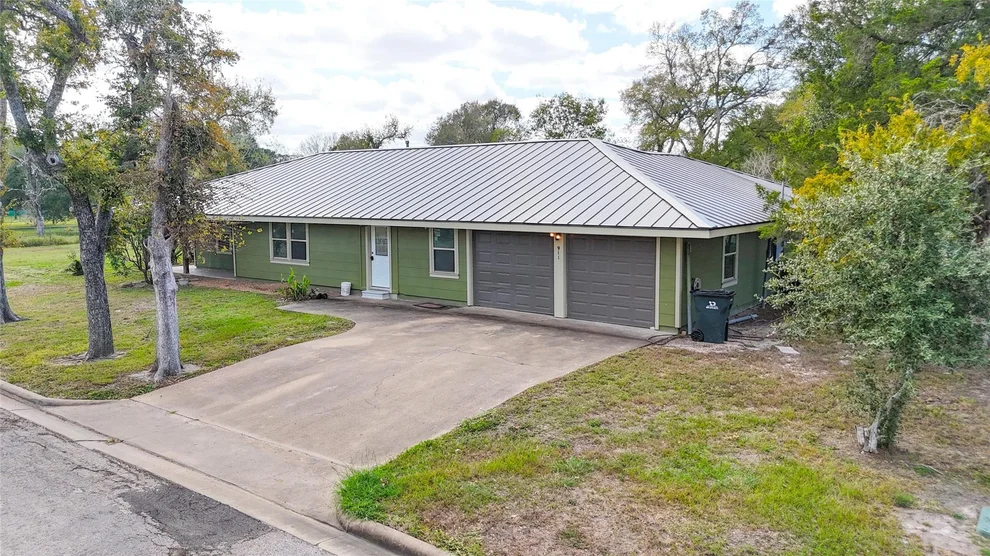 Unit for sale at 911 Depot Street, El Campo, TX 77437