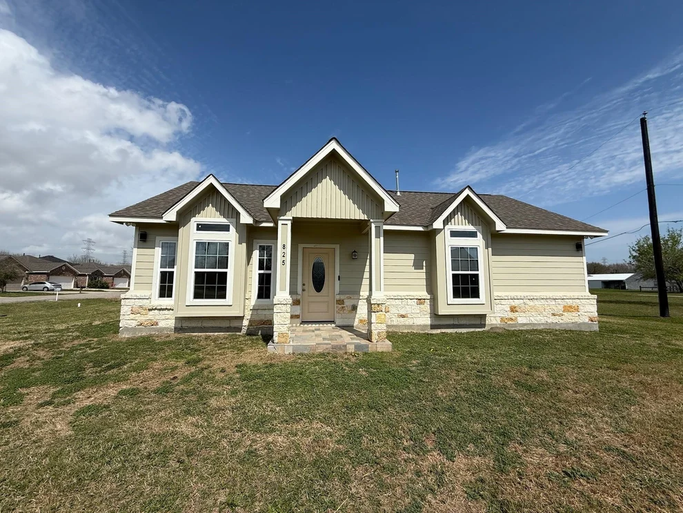 Unit for sale at 825 Mossey Drive, La Porte, TX 77571