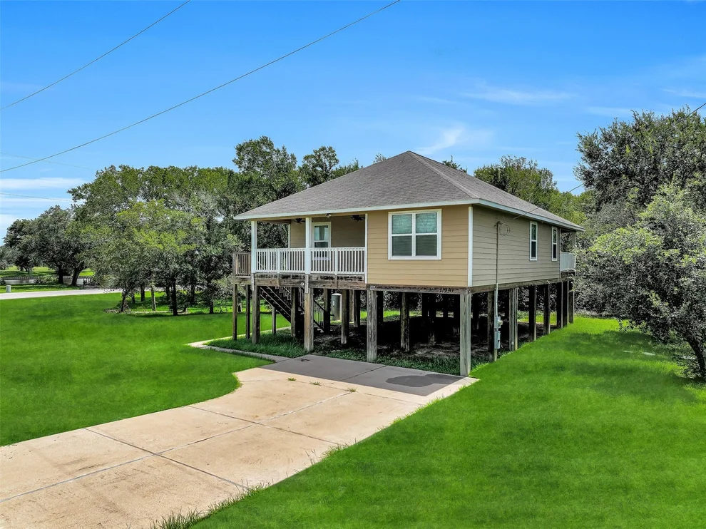 Unit for sale at 11930 Bastrop Beach Road, Angleton, TX 77515