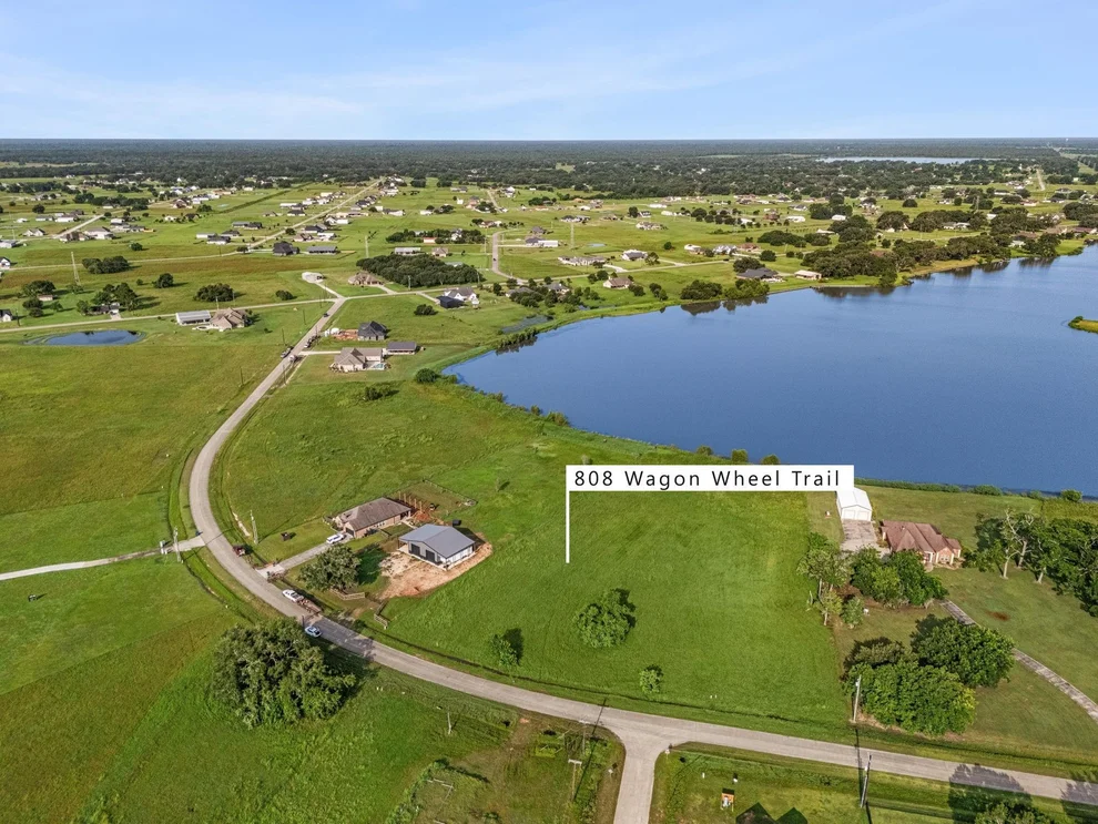 Unit for sale at 808 Wagon Wheel Trail, Angleton, TX 77515