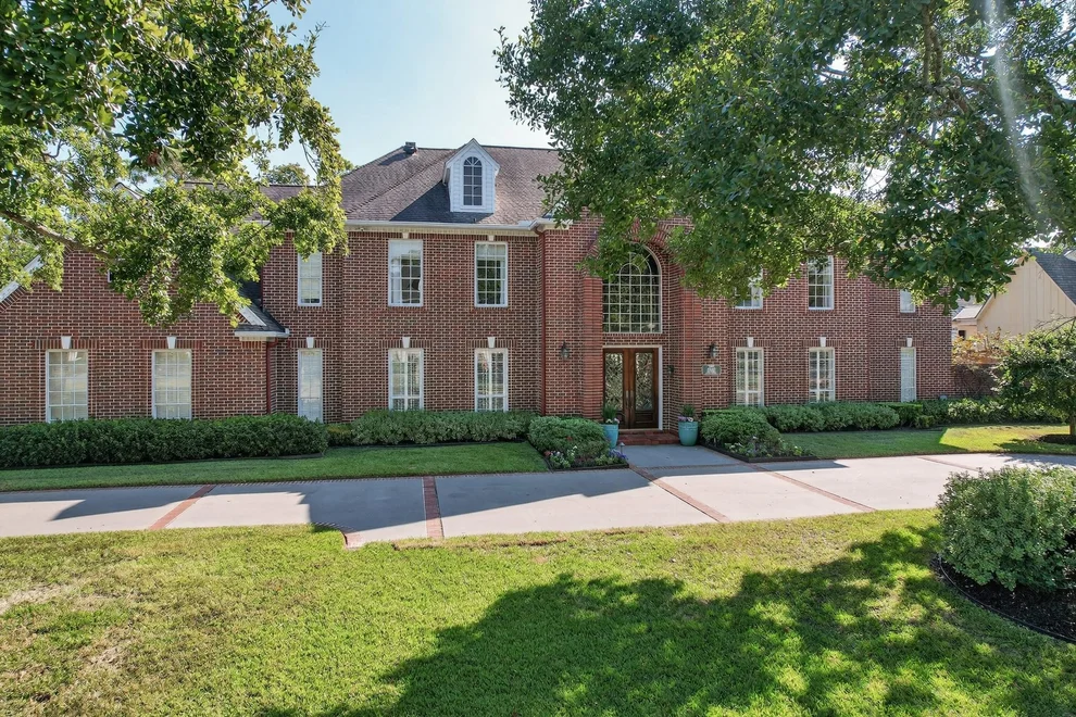 Unit for sale at 10811 Briar Branch Lane, Hunters Creek Village, TX 77024