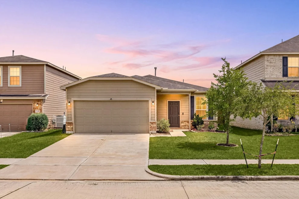Unit for sale at 6822 Dayridge Lane, Houston, TX 77048