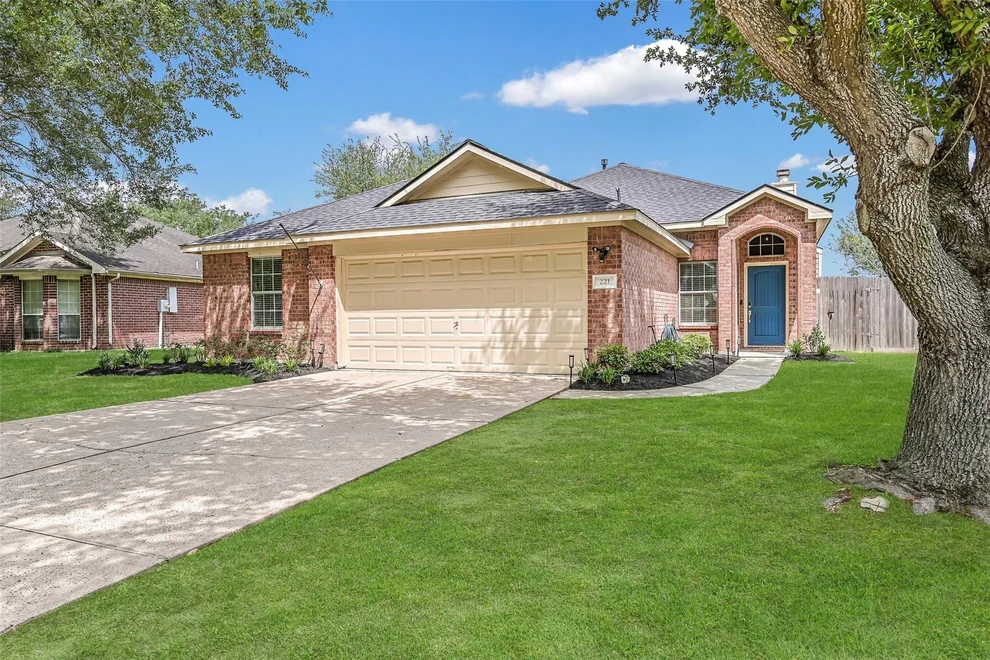 Unit for sale at 221 River Basin Lane, Dickinson, TX 77539
