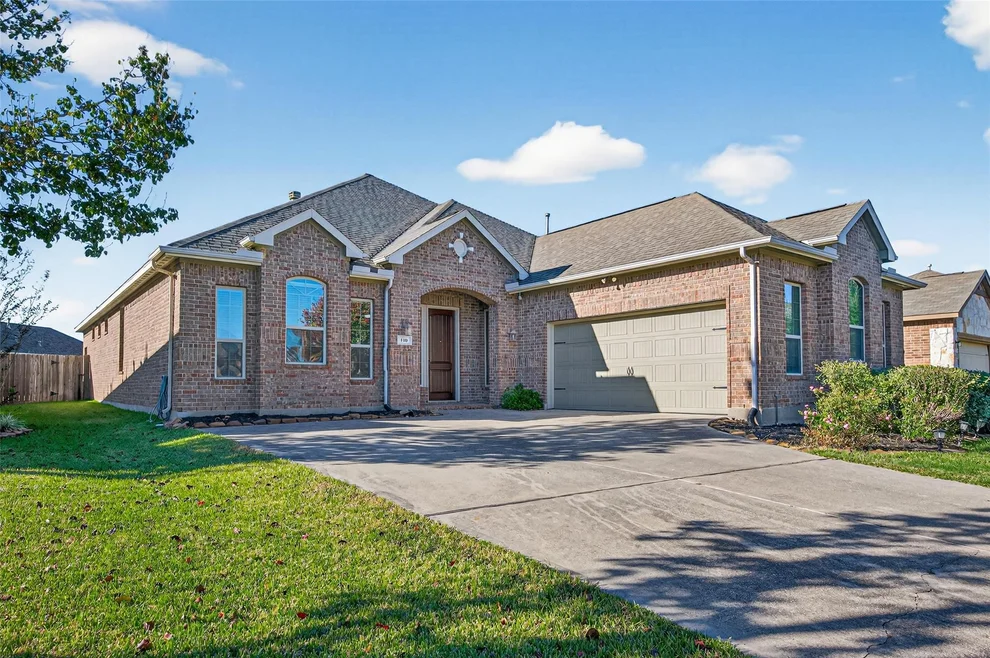 Unit for sale at 110 Carriage Court, Magnolia, TX 77354