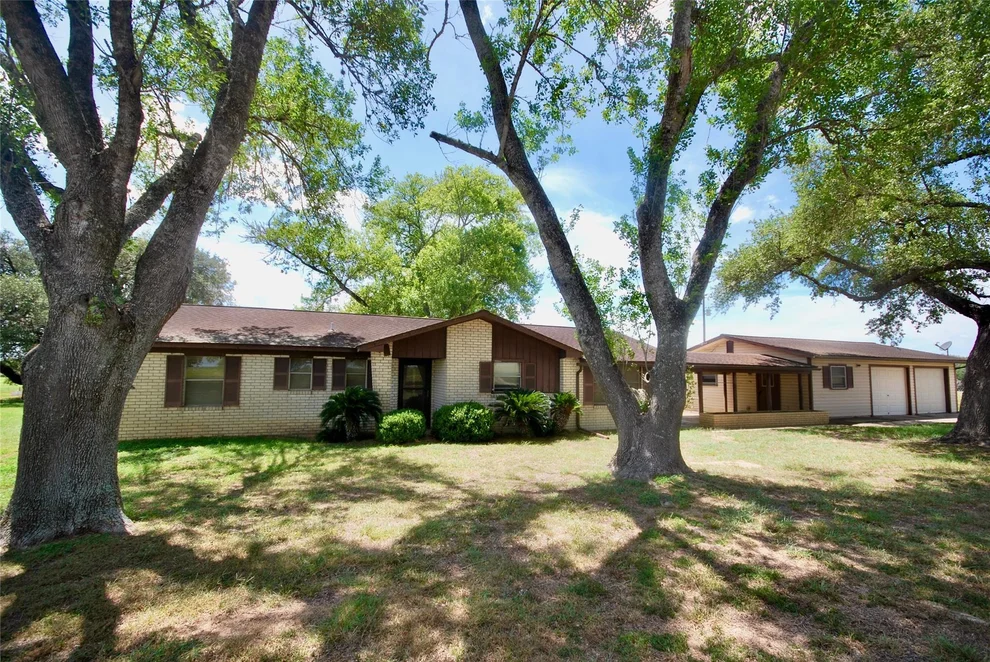 Unit for sale at 2388 Us Highway 77 S, Hallettsville, TX 77964