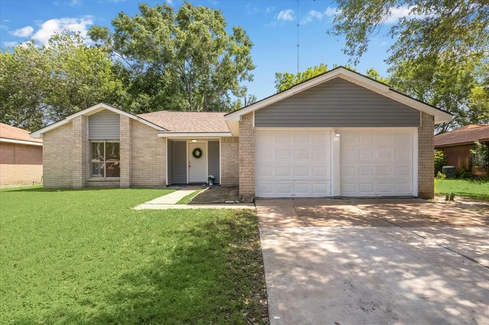 Unit for sale at 17343 Edgehaven Drive, Missouri City, TX 77489