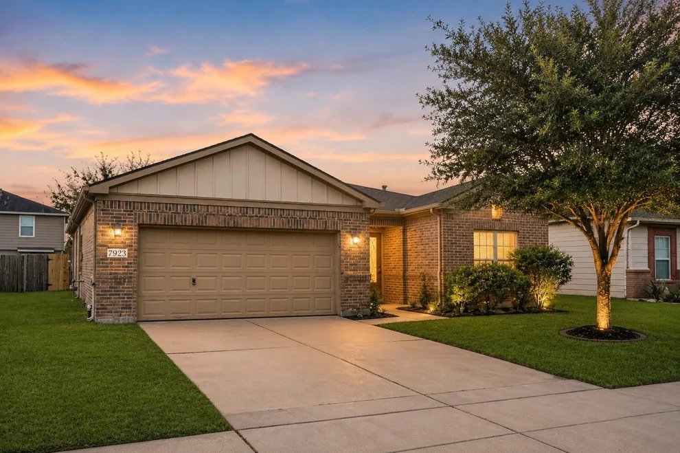 Unit for sale at 7923 Tilbury Woods Lane, Cypress, TX 77433