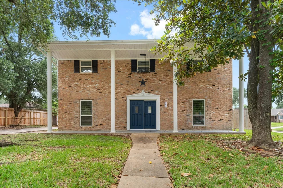 Unit for sale at 207 Burgundy Lane, League City, TX 77573
