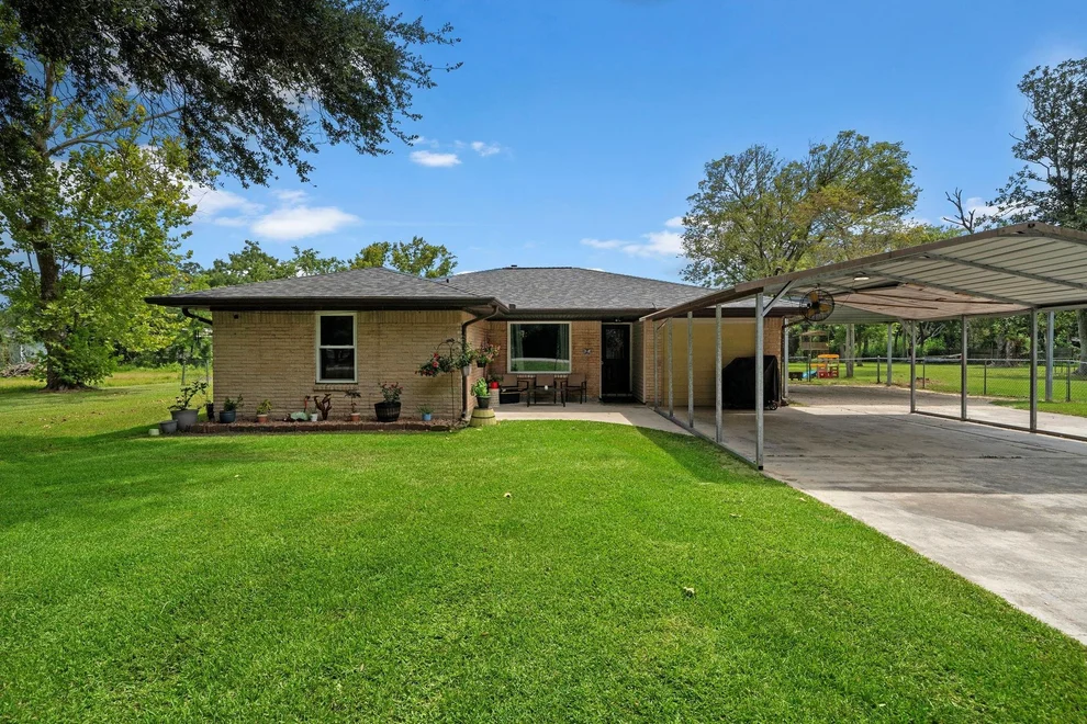 Unit for sale at 14705 8th Street, Santa Fe, TX 77517