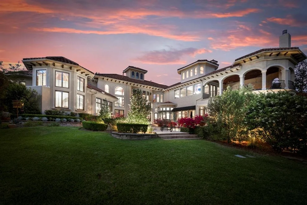 Unit for sale at 18 S Gary Glen Circle, The Woodlands, TX 77382