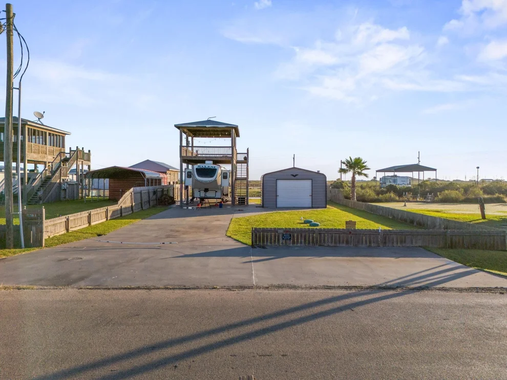Unit for sale at 1112 Mabry Street, Gilchrist, TX 77617