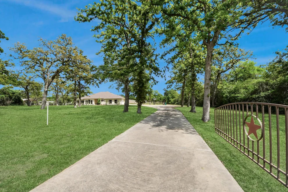 Unit for sale at 460 High Meadows Road, Bellville, TX 77418