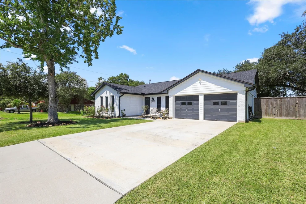 Unit for sale at 2514 Westfield Street, Alvin, TX 77511