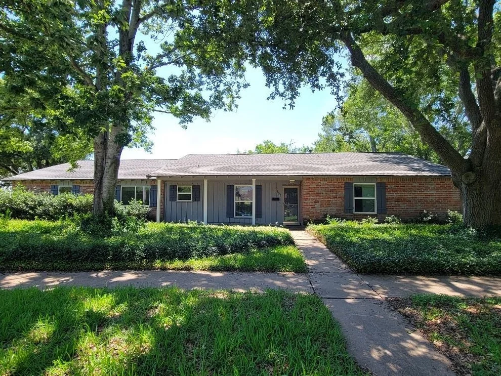 Unit for sale at 802 Seafoam Road, Houston, TX 77062