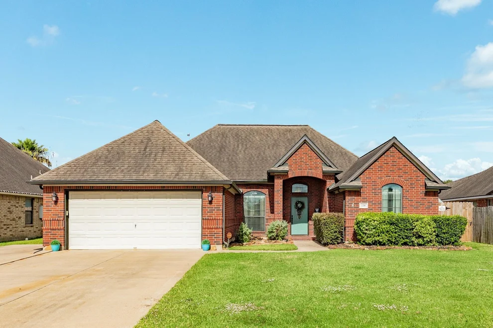 Unit for sale at 138 Dove Trail, Richwood, TX 77531