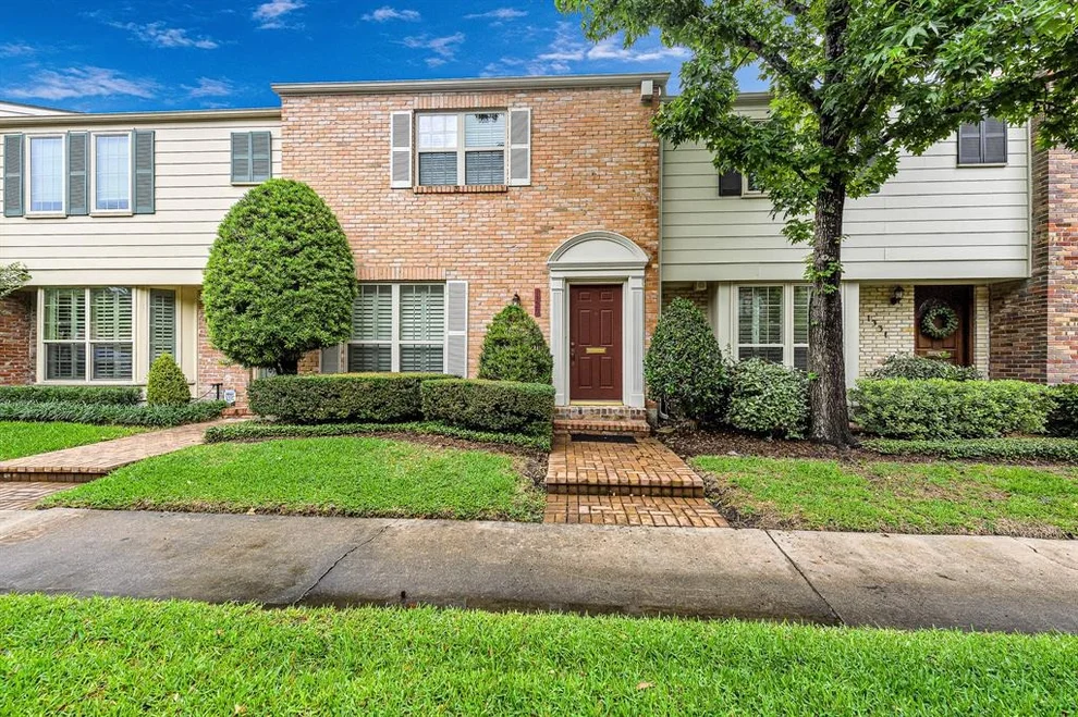 Unit for sale at 1329 Fountain View Drive, Houston, TX 77057