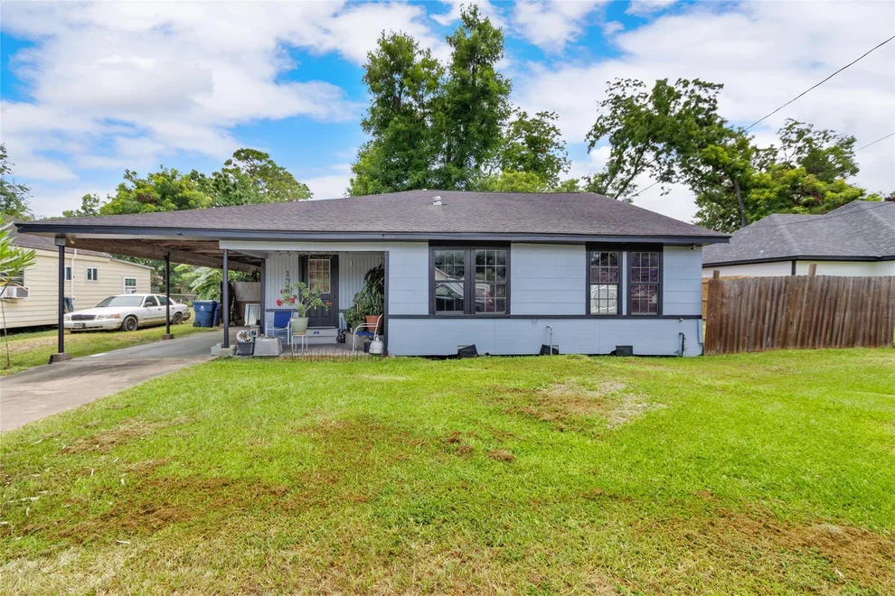Unit for sale at 137 Shady Lane, West Columbia, TX 77486