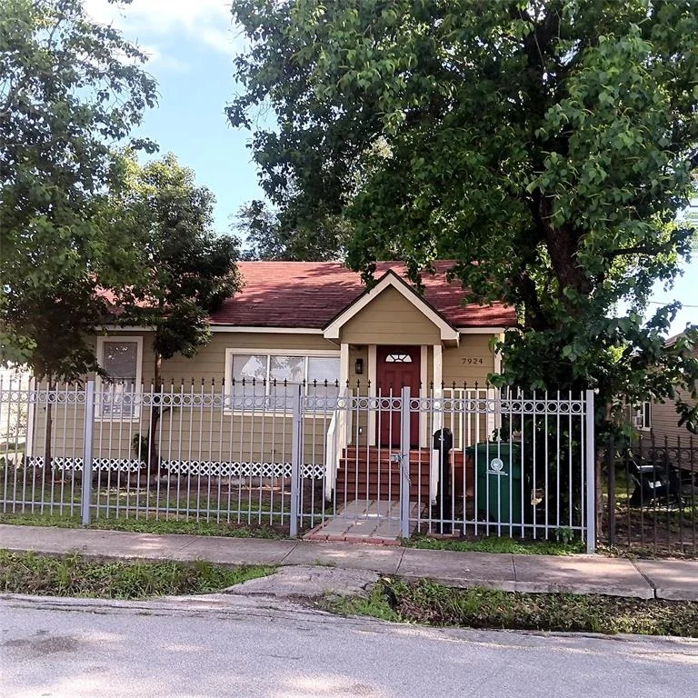 Unit for sale at 7924 Elvera Street, Houston, TX 77012
