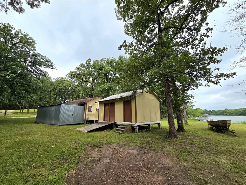 Unit for sale at 311 Chestnut Bend, Huntsville, TX 77320