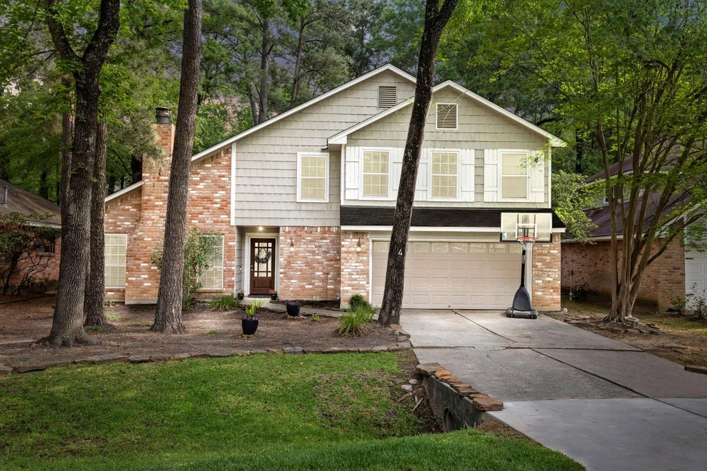 Unit for sale at 4 Hickory Oak Drive, Spring, TX 77381