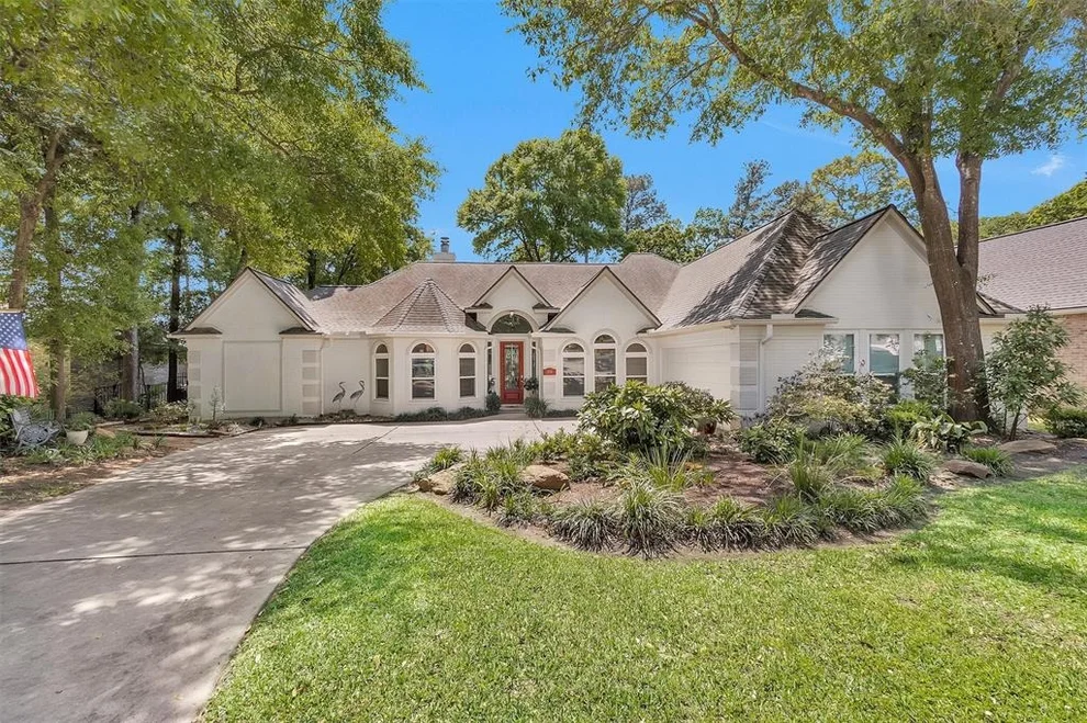 Unit for sale at 39 Wedgewood Boulevard, Conroe, TX 77304