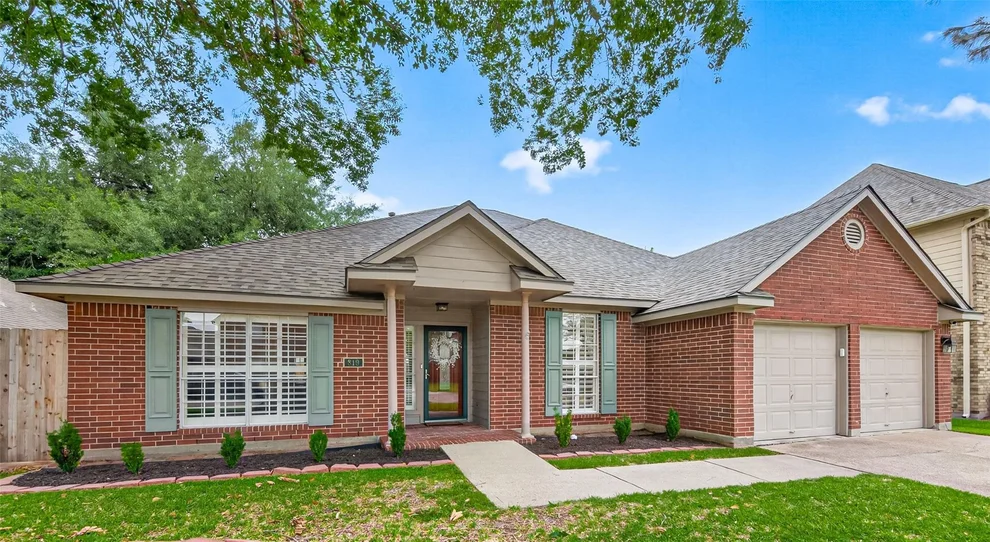 Unit for sale at 819 Maplewood Falls Court, Houston, TX 77062