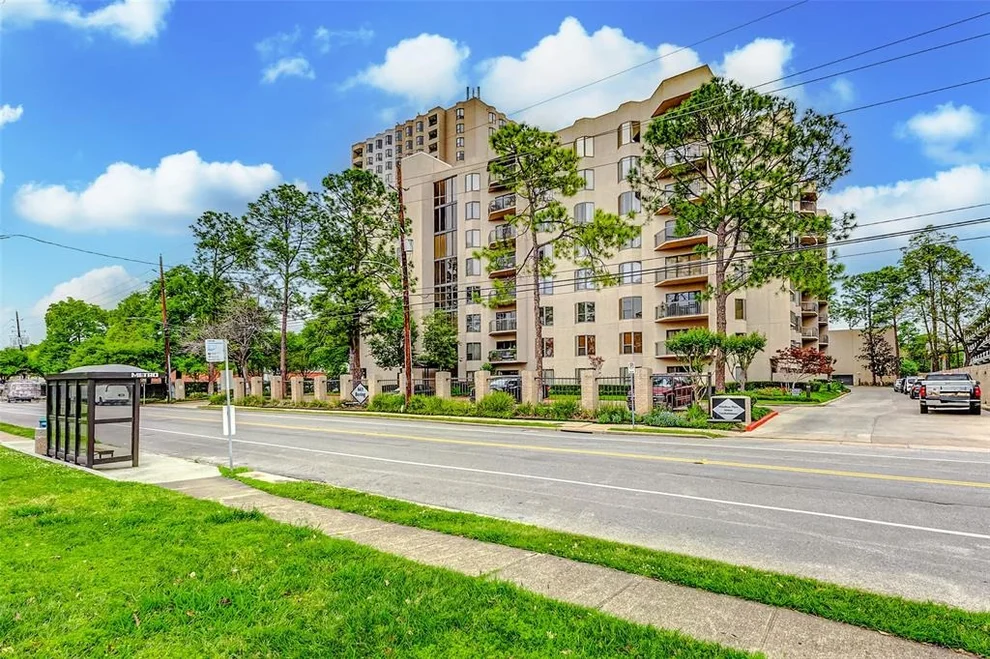 Unit for sale at 661 Bering Drive, Houston, TX 77057