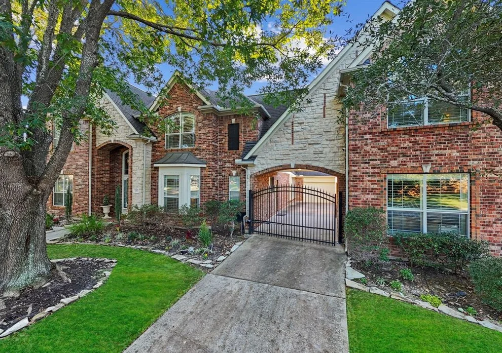 Unit for sale at 10103 Earlington Manor Drive, Spring, TX 77379