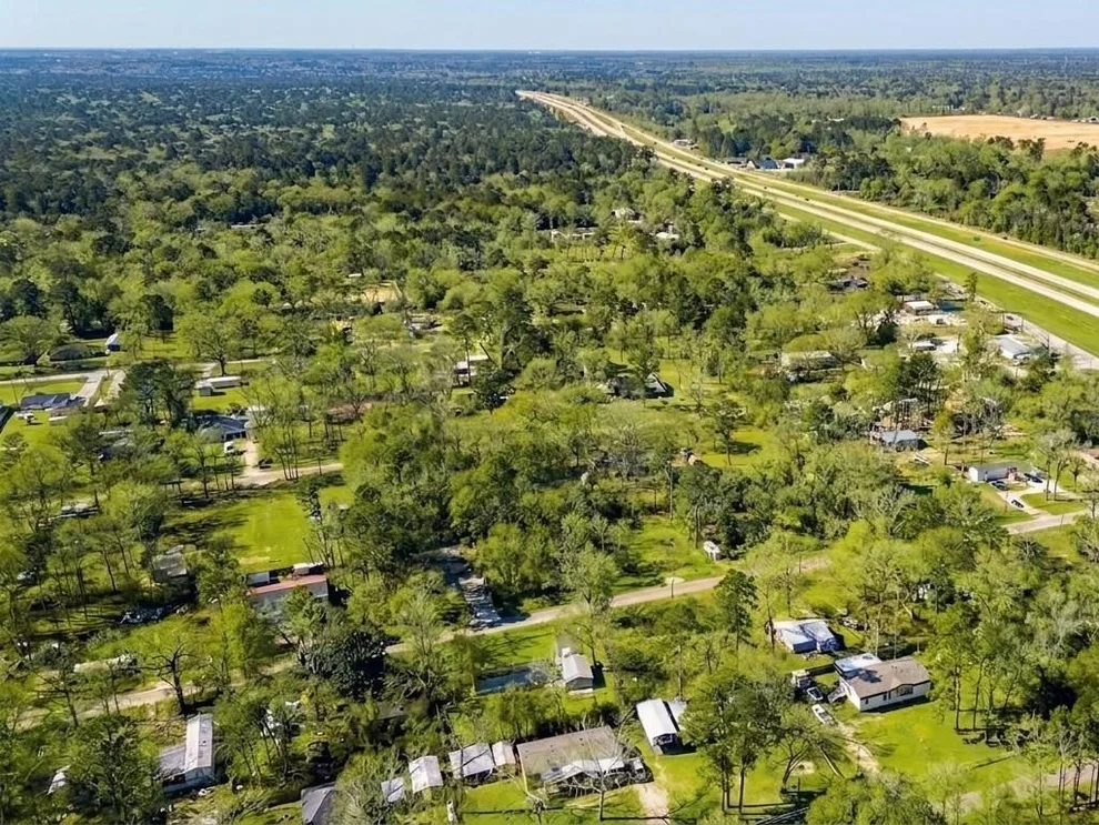 Unit for sale at 20807 Glenwood Road, New Caney, TX 77357