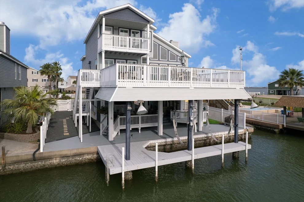 Unit for sale at 406 Tahiti Road, Tiki Island, TX 77554