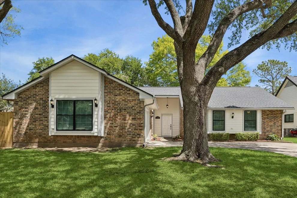Unit for sale at 15403 Woodcote Court, Houston, TX 77062