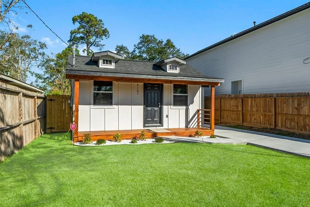 Unit for sale at 5107 Firnat St, Houston, TX 77016
