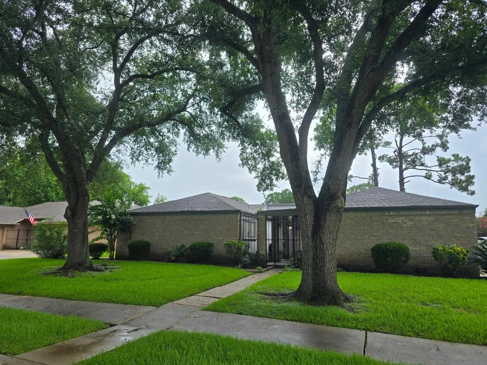 Unit for sale at 2302 Quail Valley East Drive, Missouri City, TX 77459