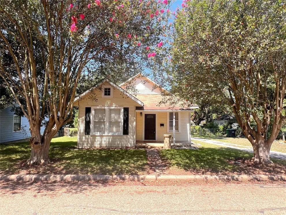 Unit for sale at 204 W Chauncy Street, Brenham, TX 77833