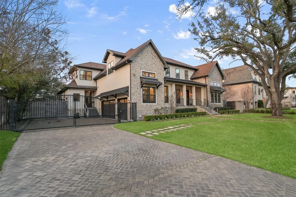 Unit for sale at 5310 Braesheather Drive, Houston, TX 77096