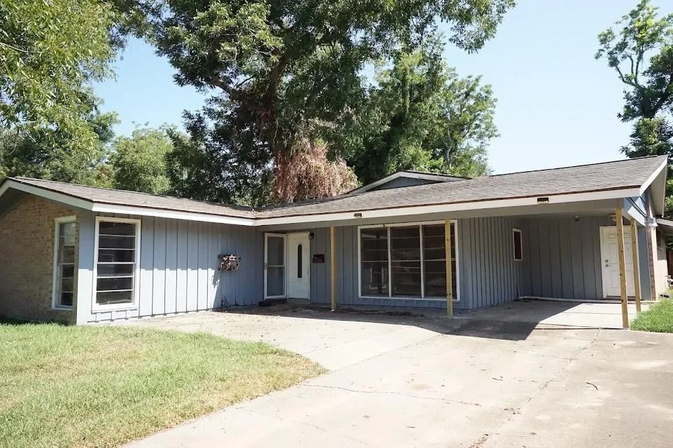 Unit for sale at 206 Carnation Street, Lake Jackson, TX 77566